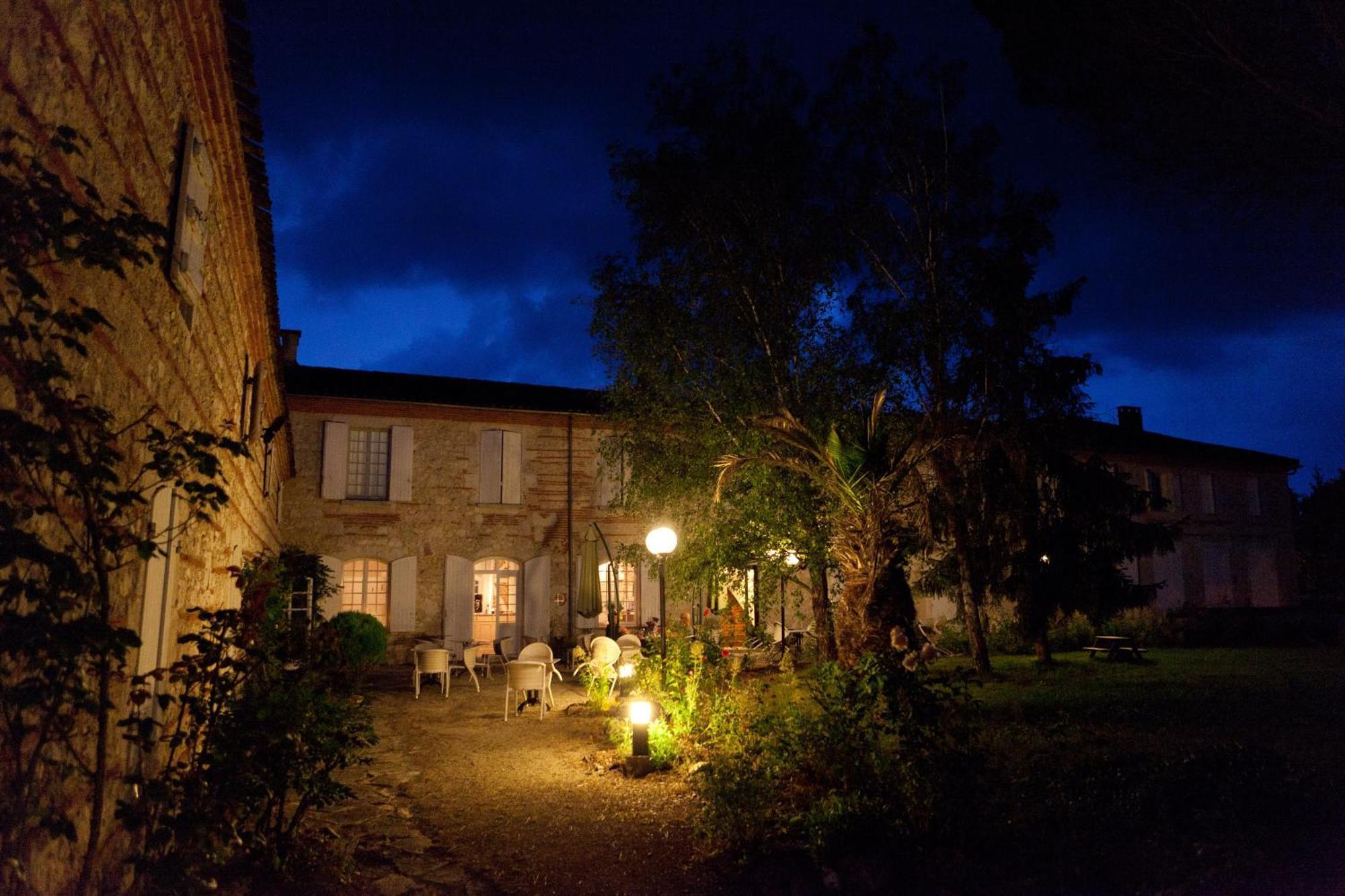 Logis Hotel Le Prince Noir Sérignac-sur-Garonne Exterior foto
